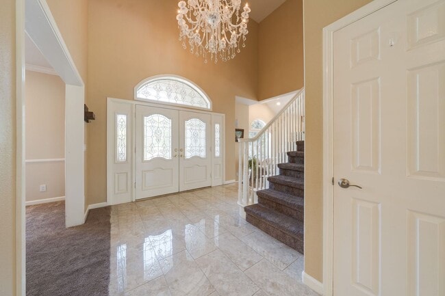 Building Photo - Luxury 4BR Home with Pool & Outdoor Kitche...