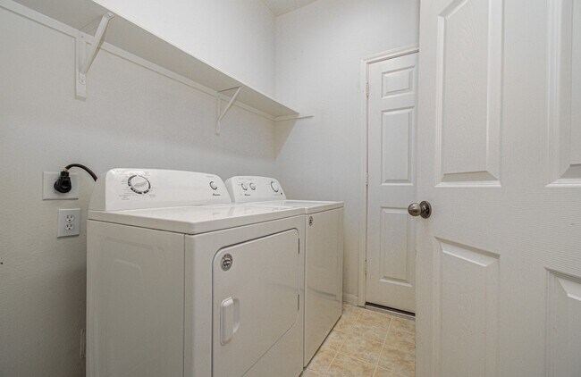 Building Photo - 1904 Roaring Springs Ct