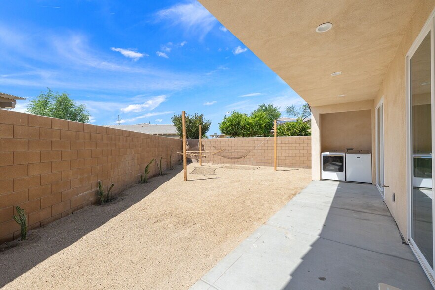 Building Photo - 44429 Avenida Hanna