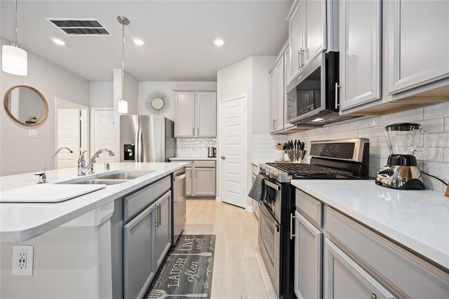 Building Photo - 16106 Oregon Oak Dr