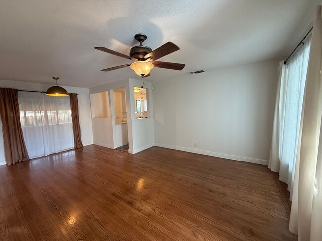 Building Photo - Nice 3/1 in North City Farms