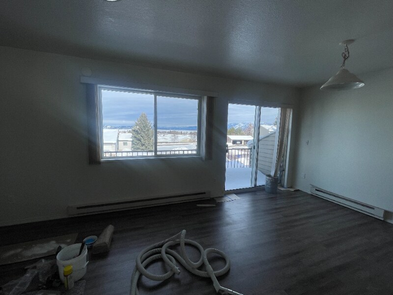 Building Photo - 1702 1st St E