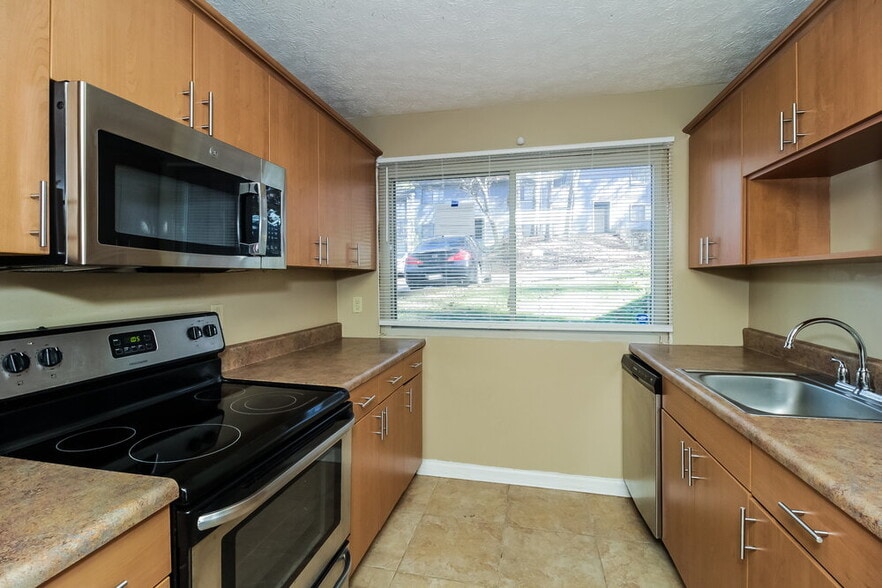 Building Photo - 972 Pine Hollow Rd