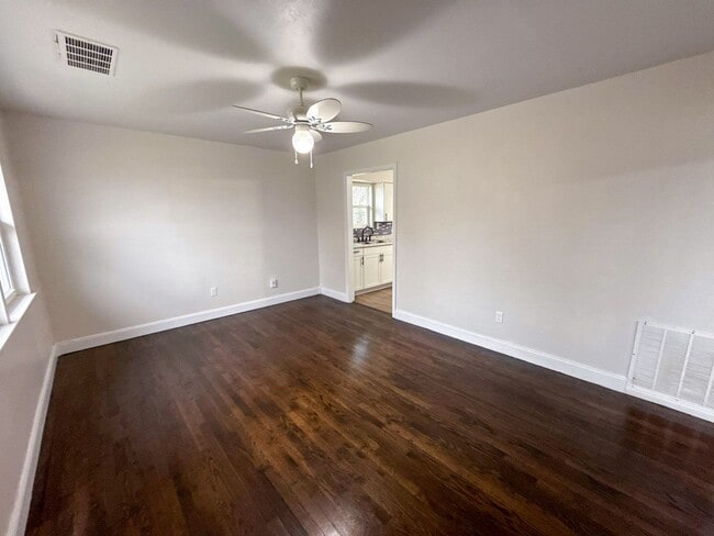 Building Photo - Freshly Updated Home on a Quiet Street with Large Yard!