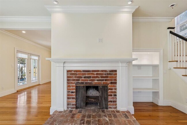 Building Photo - 344 21st Ave NE