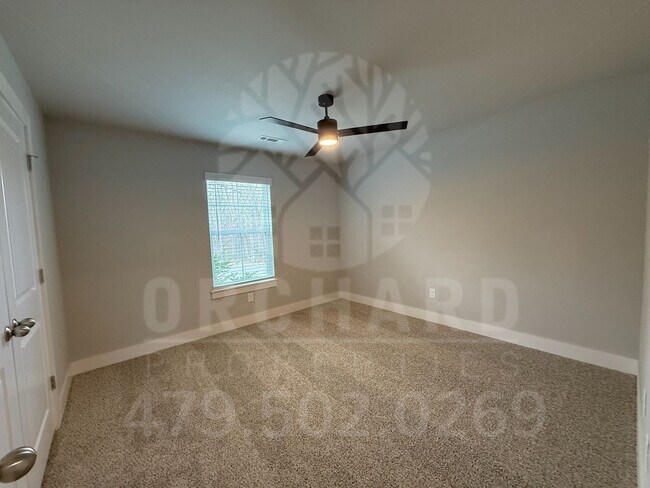 Building Photo - Single-Family Home- 2 Bed/2 Bath w/Hobby R...