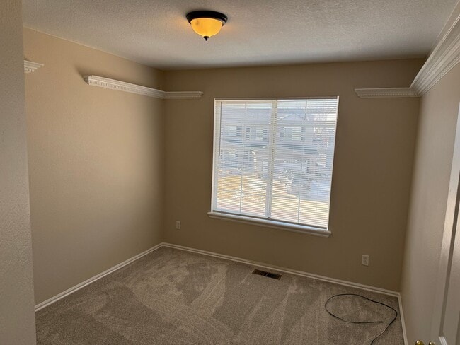 Building Photo - Beautifully refreshed 3-bed, 2.5-bath home in the heart of Highlands Ranch