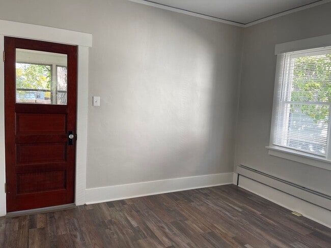 Building Photo - Pet Friendly 4 bedroom 1 bath
