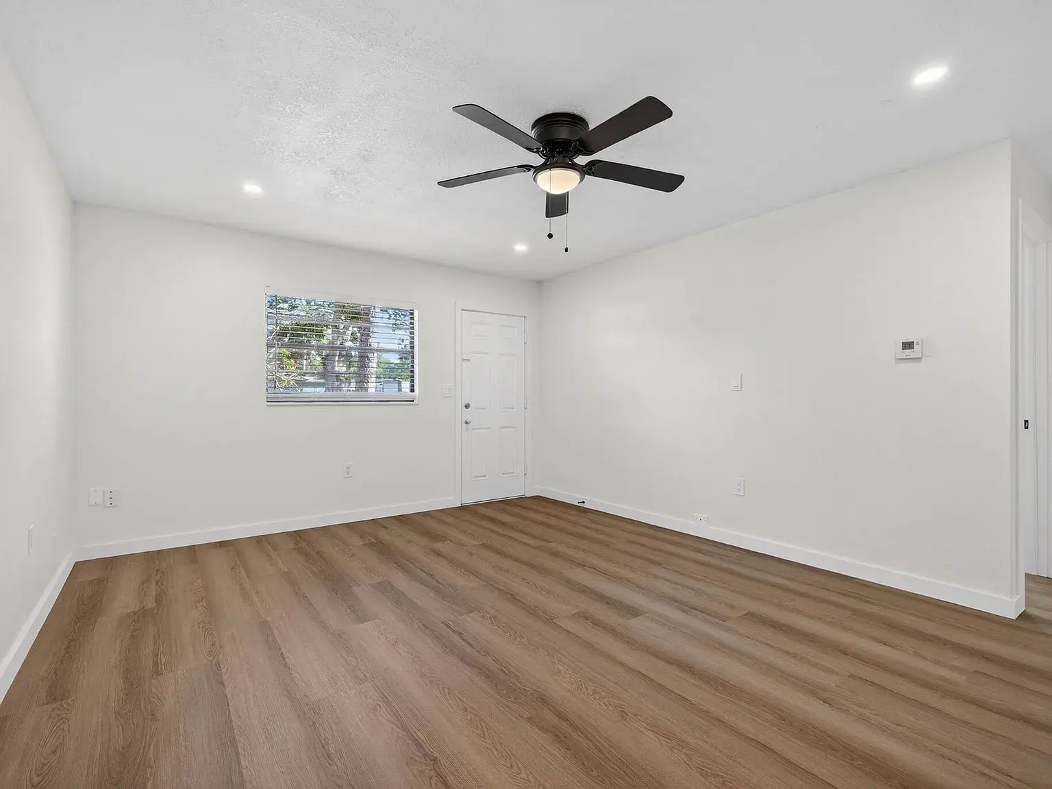 Building Photo - 1684 Martin St