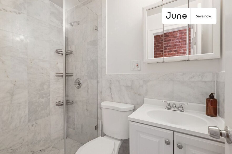 Building Photo - 23 E 109th St