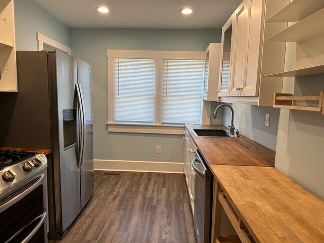 Building Photo - 2 Bed, 2.5 Bath – Second-Story Laundry & Walkable Park Location