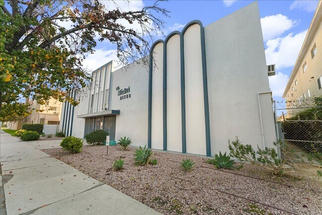 Building Photo - 21722 Roscoe Blvd