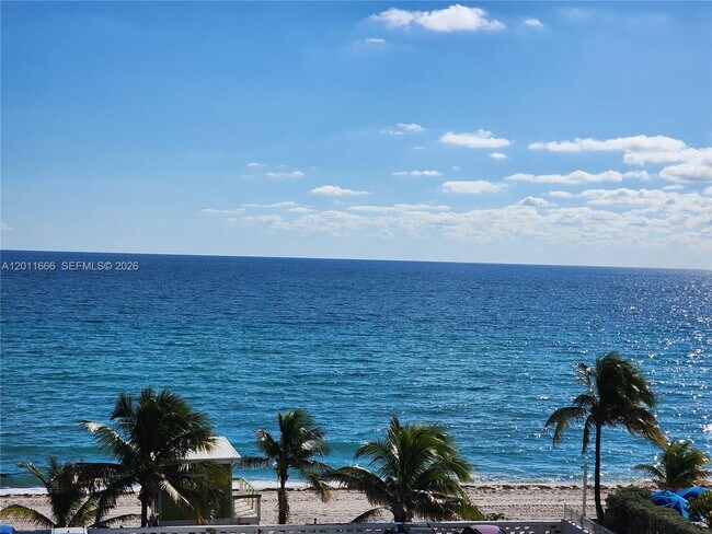 Building Photo - 2030 S Ocean Dr