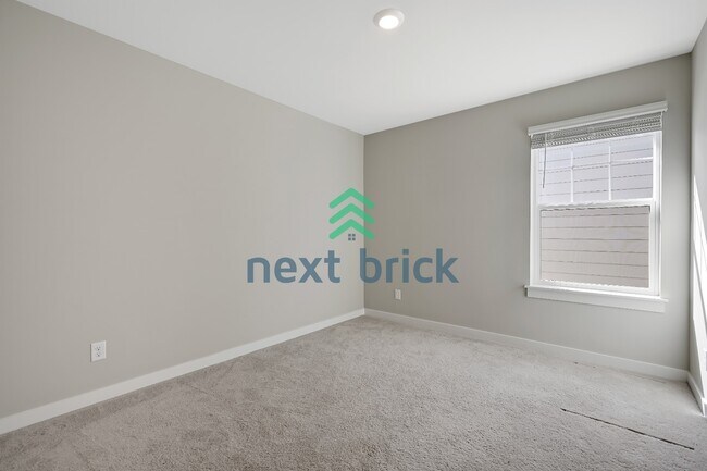 Building Photo - Spacious 5-Bedroom Retreat in Bothell with 2.5 Baths and 2335 Sq Ft of Comfort!