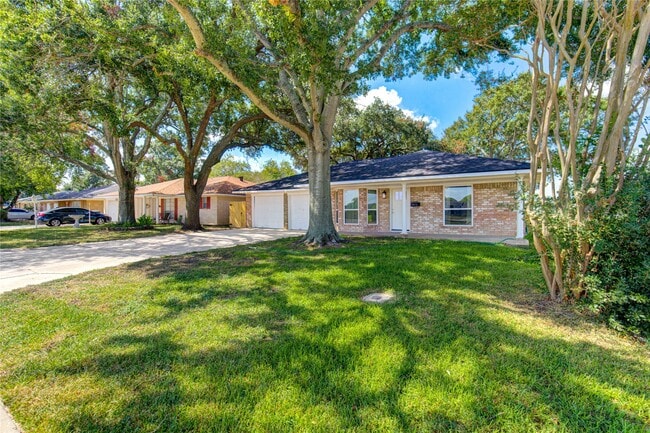 Building Photo - 1120 Mahlmann St