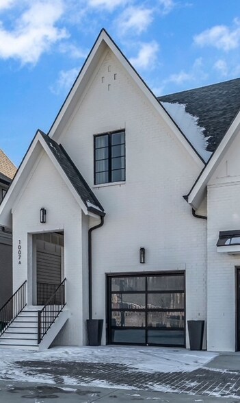 Building Photo - 1007A Grandview Dr