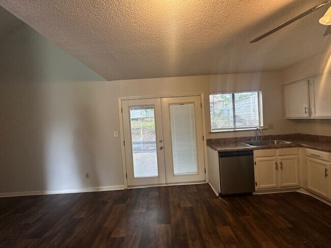 Building Photo - 30 Rosewood Ct