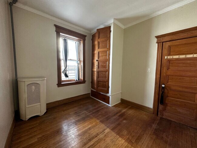 Building Photo - 138 Kensington Ave