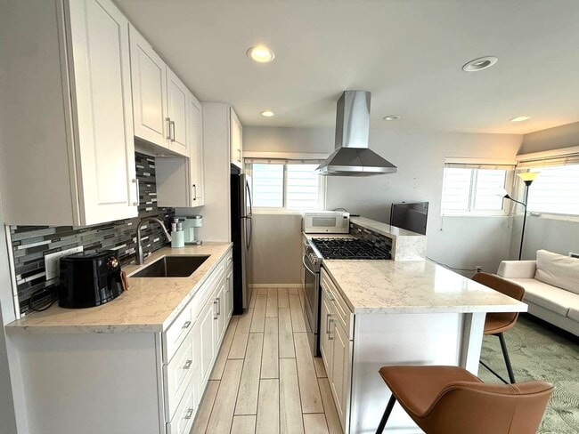 Building Photo - 315 Sapphire Ave