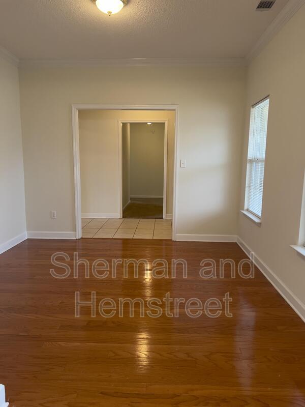 Building Photo - 3404 Thames Pl