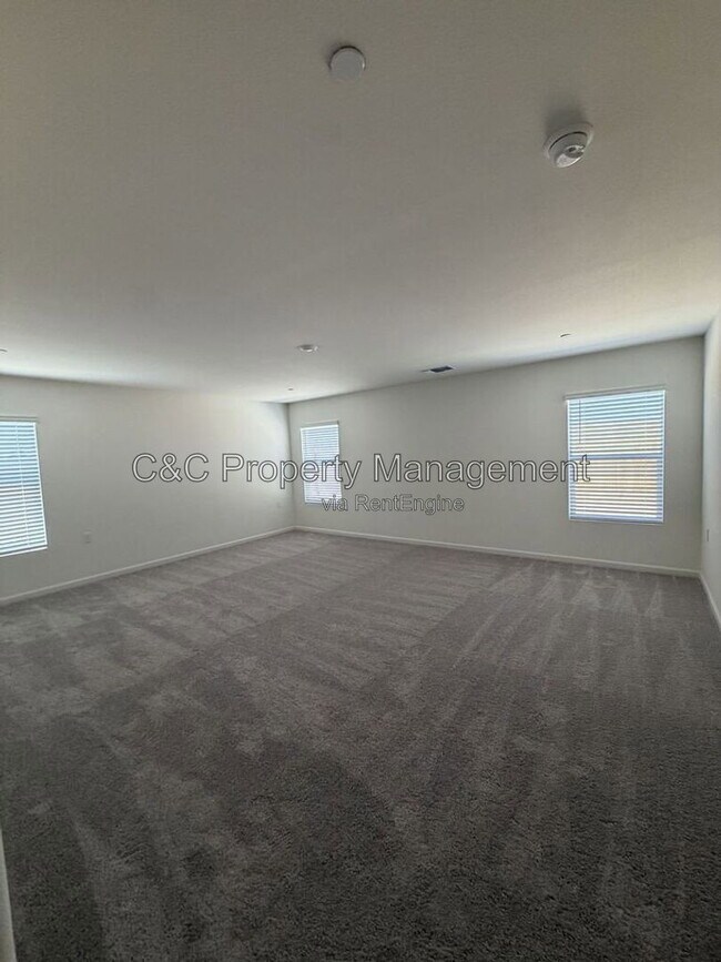 Building Photo - 2208 S Helm Ave