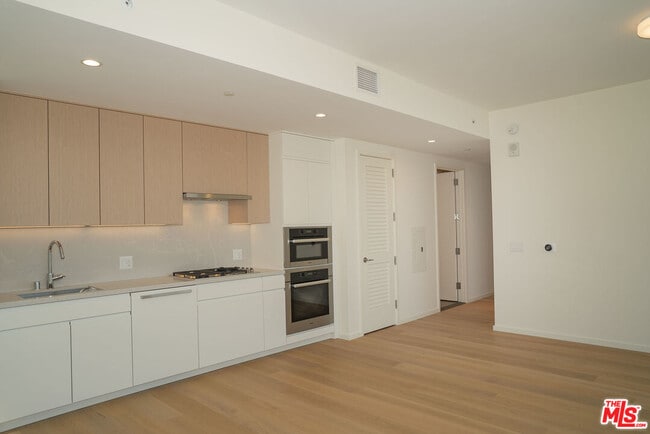 Building Photo - 877 Francisco St