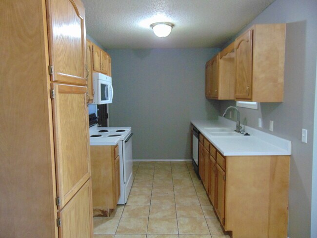 Building Photo - 2703 108th St