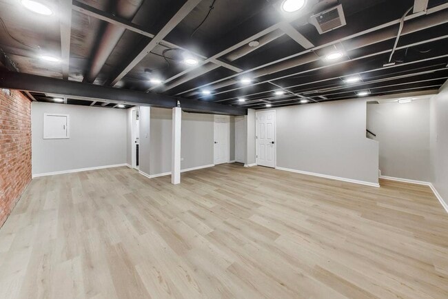 Building Photo - 281 Dupage Dr