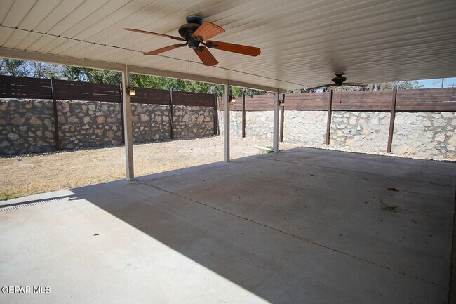 Building Photo - 9832 Heather Ave