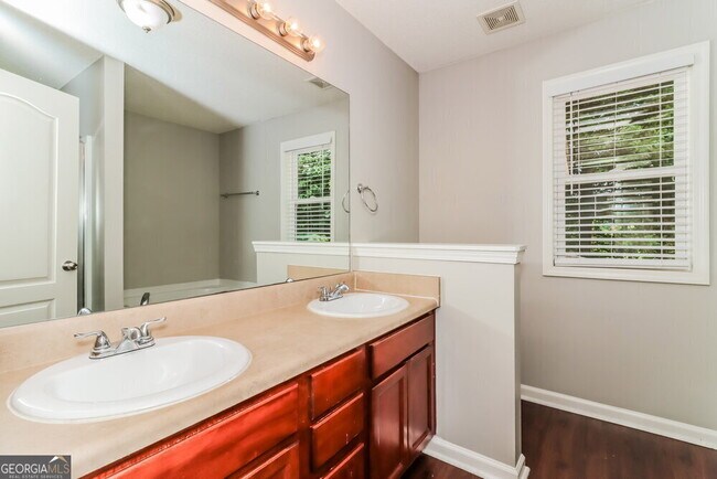 Building Photo - 218 Comet Ct