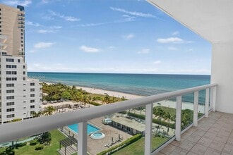 Building Photo - 5001 Collins Ave