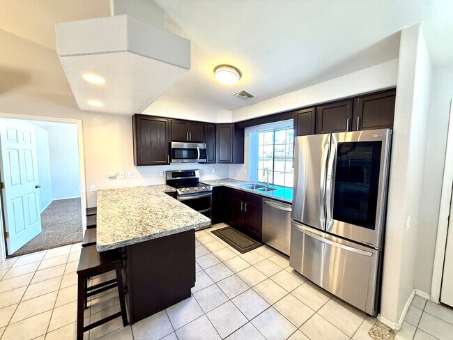 Building Photo - Custom 3 Bedroom, 2.5 Bath Home w/Bonus Ro...