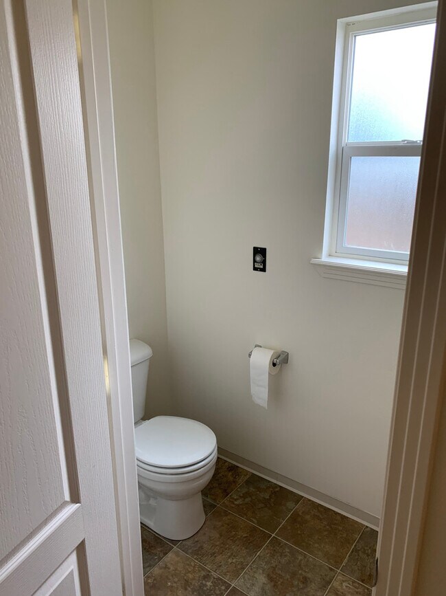 Building Photo - Cute centrally located home