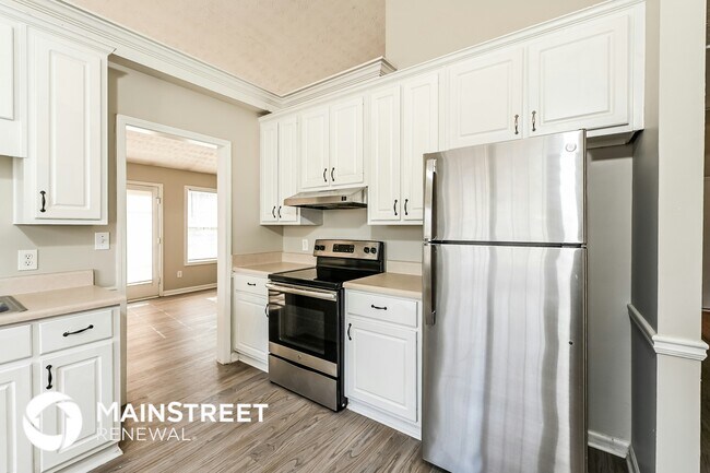 Building Photo - 645 Pebble Blvd