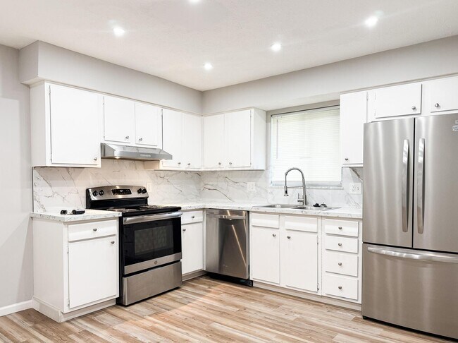 Building Photo - 1828 Bairsford Dr