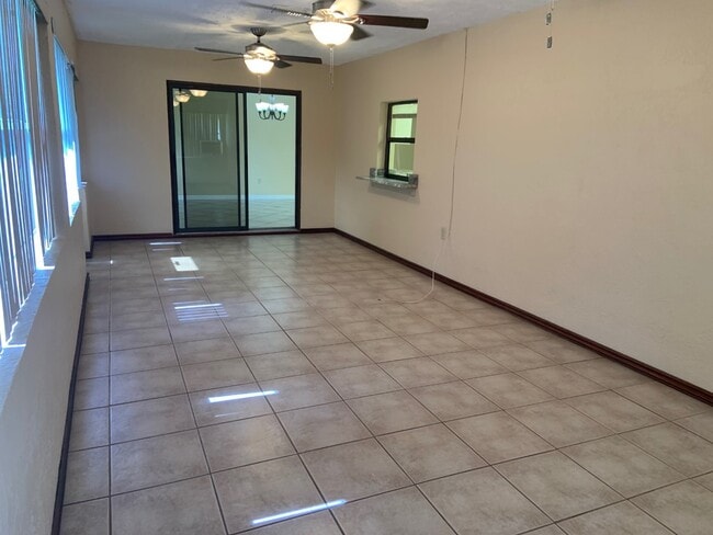 Building Photo - 615 S Sun N Lakes Blvd