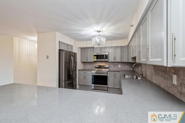 Building Photo - 30 S Adelaide Ave