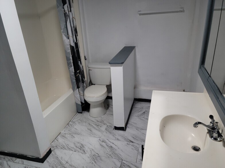 Building Photo - 5898 Manchester Ln