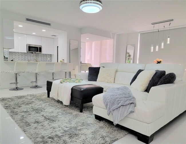 Building Photo - 3505 S Ocean Dr