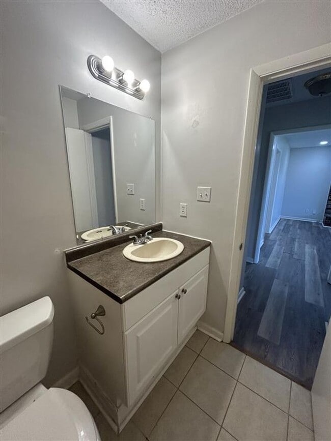 Building Photo - Charming and Affordable Upstairs Duplex – ...