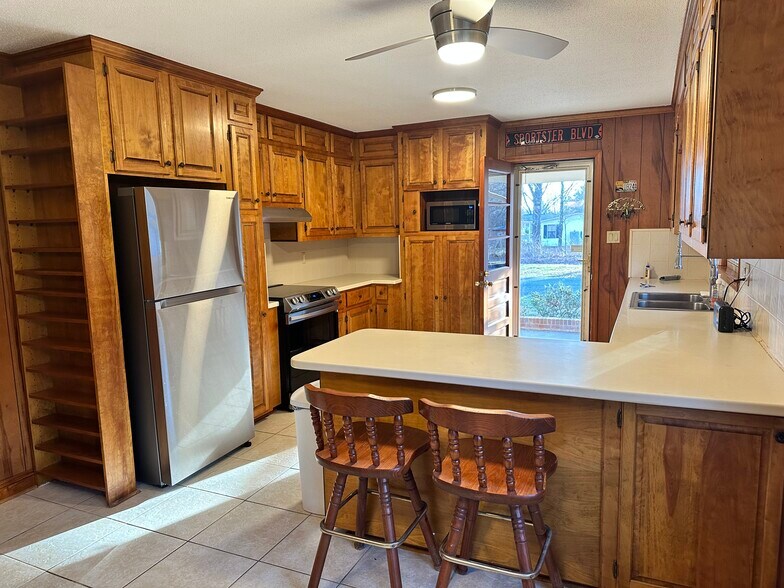 Building Photo - 6156 Mt Gallant Rd