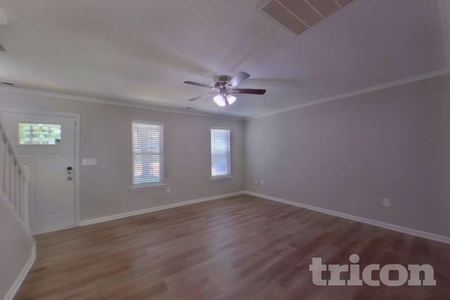 Building Photo - 9022 Jaldena Dr
