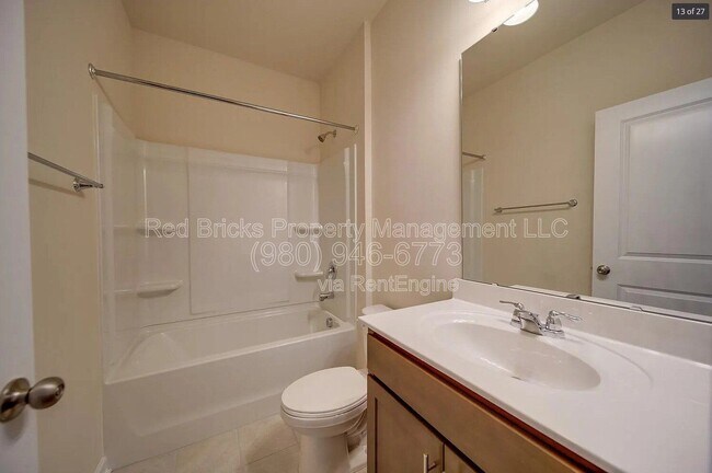 Building Photo - 7015 Thornrose Dr