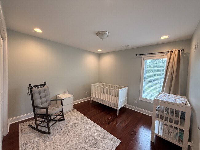 Building Photo - 704 Stagecoach Dr