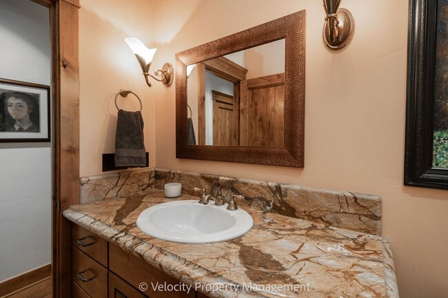 Building Photo - Beautiful Westside Craftsman | Prime Bend Location