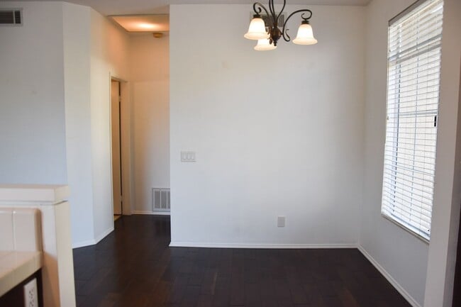 Building Photo - 8215 E White Oak Ridge