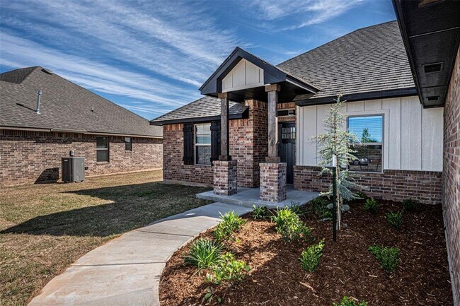 Building Photo - Beautiful 4 bedroom in Yukon