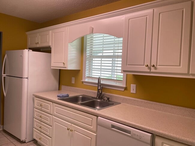 Building Photo - 1315 Triple Tree Ln SW