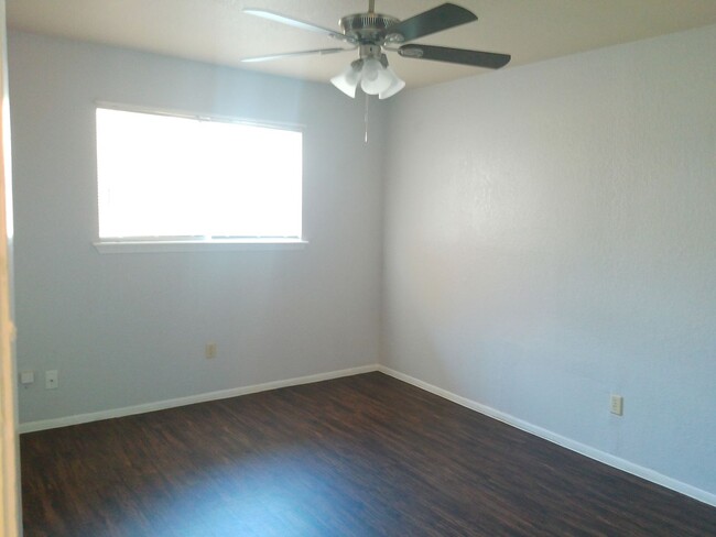 Building Photo - 6628 Hardwick Unit B - 2/Bed 1/Bath - $117...