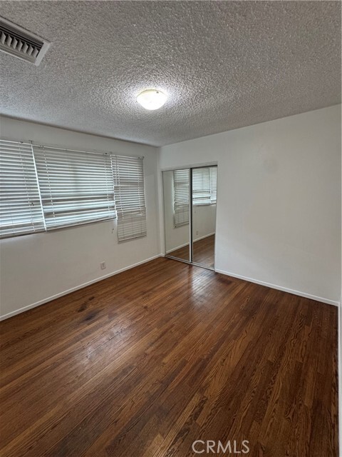 Building Photo - 3833 W 105th St